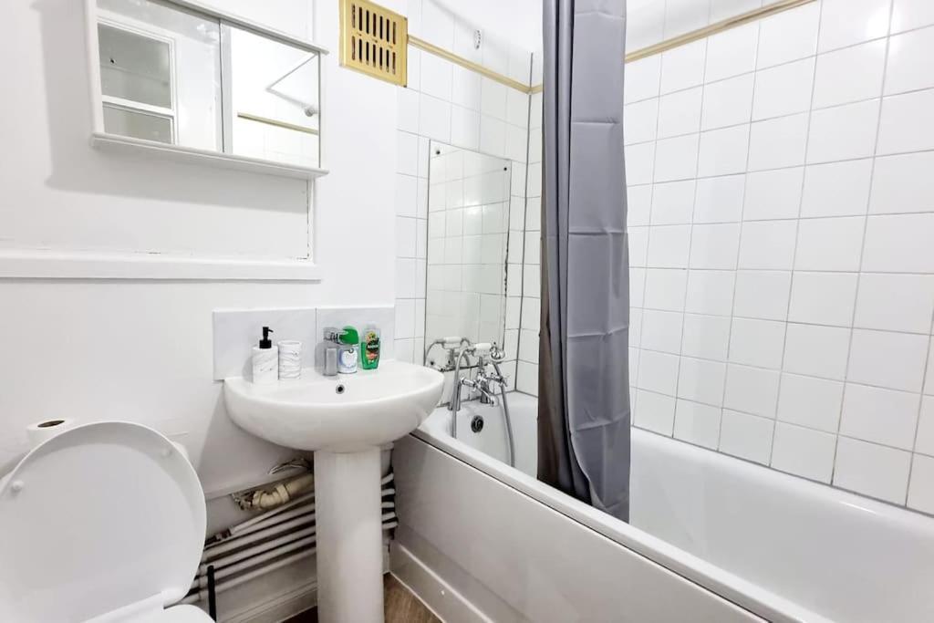 1 Bed Flat With Free Parking In E13 Londres Exterior foto